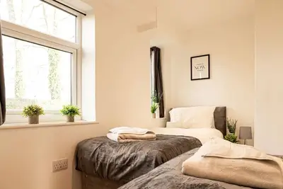 Image de Cosy 2-Bed Flat - Sleeps 4 - Free Parking