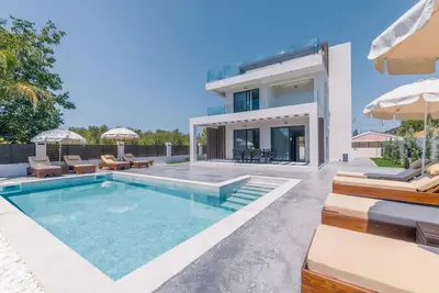 Image de Villa Infinity Ena - Quatre Chambres Villa, Couchages 8
