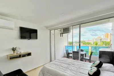 Image de Studio with Spectacular View: Comfort and Safety Guaranteed.