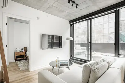 Image de Contemporary Elegance in the Heart of Montreal