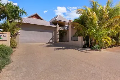 Image de 28 Kestrel Place - Pool and Jetty 15m