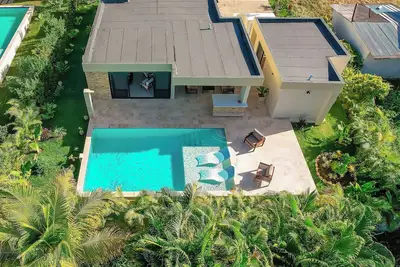 Image de Ultimate Coastal Luxury Retreat W/ private Pool, Bar, Wi-Fi & Open air shower.