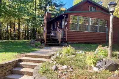 Image de Charming Cabin in Heart of Recreation & Fall Colors + Sauna, Fire Pit, TreeHouse