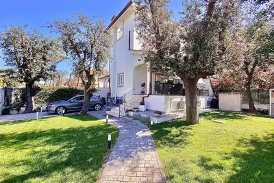 Image de Brand new villa in the green of Fregene North