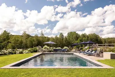 Image de Neversink Retreat:Custom built house, 15 acres, 2 fireplaces, heated pool, orchard, creek, dog friendly