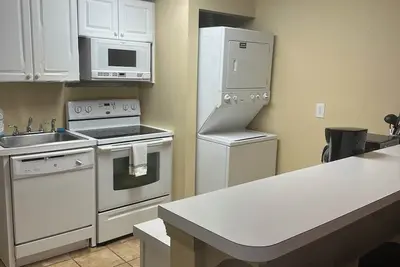 Image de Spacious 3-bedroom 2nd floor unit with Ac and WiFi in awesome Cherry Hill.