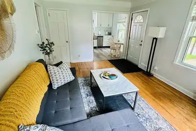 Image de 500mbWifi + Moa + Airport + Parking + Sit/Stand Workspace + Yard