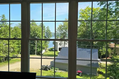 Image de Charming apartment with 1 bedroom and Ac, WiFi in Enfield. Lake views!