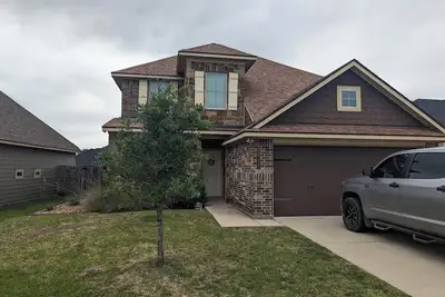 Image de Spacious 4br+loft pet friendly home12 min from Kyle Field, large yard, gas grill