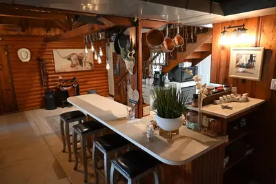 Image de Lakeside Ranch-Themed Loft Cabin w/Full Entertainment Patio!