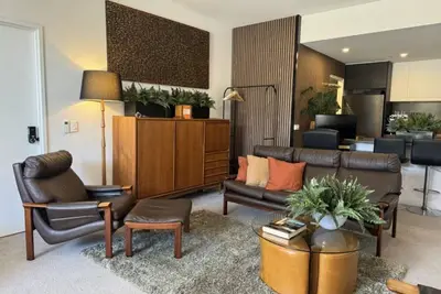 Image de Large Mid Century Styled Studio in the heart of Braddon