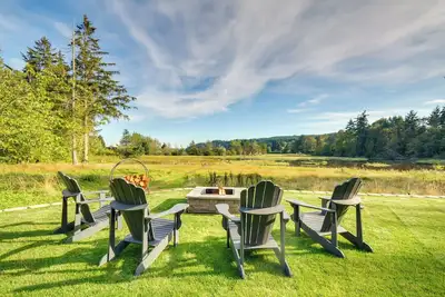 Washington Gem on 8. 5 Acres: Clamming Nearby!