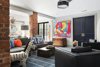 Image de Downtown Durham - Sleeps 6! ! Private Yard! Dog Friendly! Large Space