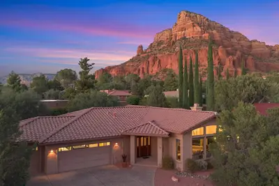 Image de Sedona Among the Rocks: Luxurious 3br home with stunning Red Rock views in the Chapel Area.
