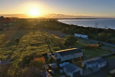 Image de Close to Beach | Mountain Views | Peketa