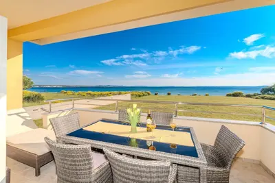 Image de Appartement de deux chambres prés de la plage Privlaka, Zadar (A-23531-c)