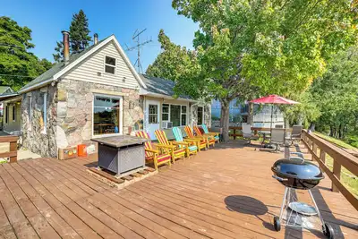 Image de Waterfront Cottage w/ Dock & Views in Six Lakes!