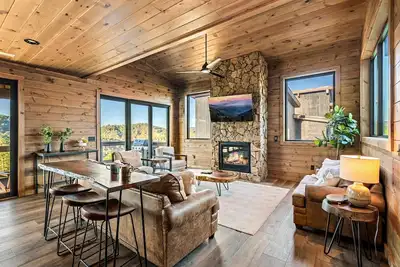 Image de Luxury Cabin w/ Indoor Pool & Mountain Views