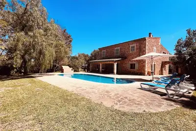 Image de Large country house with pool in the village of Campos