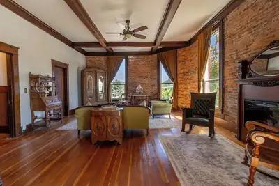 Image de Historic 2br Loft in the Heart of Newberg – The 1888