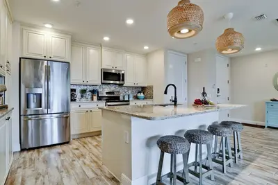 Image de Two bedroom luxury resort condo near Ami, pet friendly and elevator.