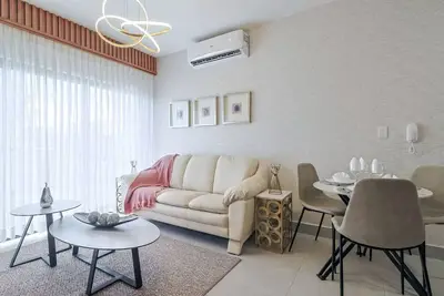Image de Beautiful Centric Apt, Full Ac, Fast Wi-Fi, Pool, Gym, Near All