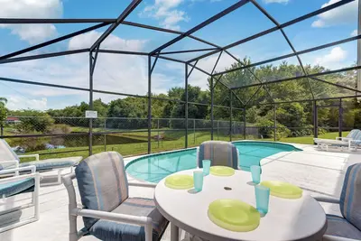 Image de Spacious 4-bed lakeside pool villa near Disney
