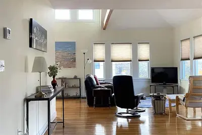 Image de Sunny and spacious 2-Br condo near Hospitals, Universities and Biotechs