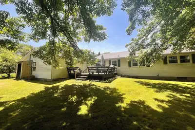 Image de Two-mile Getaway. 3 bedroom house in quiet neighborhood in the country