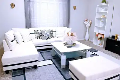 Image de Peaceful Quiet Clean Suite Private in a house attached full bathroom.