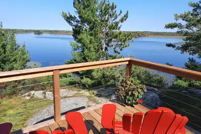 Image de Lakeside Lookout on Fish Bay Lake Nipissing Ontario Canada, 3 bedroom cottage.