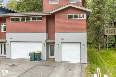 Image de The Wildlife Gallery - Modern Creekfront Rental