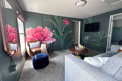 Image de Walk to Wesleyan & Dwtn - New hot tub with outdoor Tv