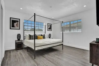 Image de Large house with style and comfort.