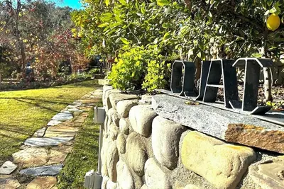 Image de Charming Ojai Garden Cottage w/ Pool Access