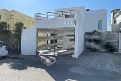 Image de Comfortable family home close to the beach and with a large yard for your pet.