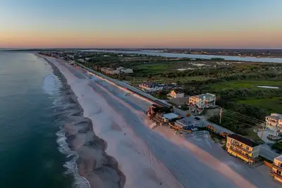 Image de Oceanfront Oasis w Bbq Pet Friendly Beach Access