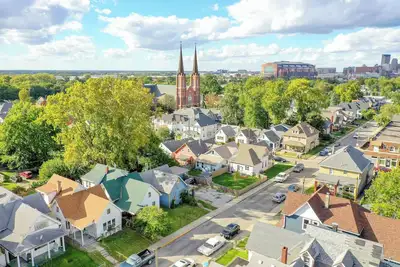 3br Downtown Charm, Convenient Locale!