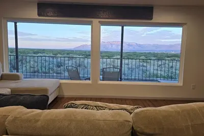 Image de Amazing City Views - Beautiful home w/ Hot Tub