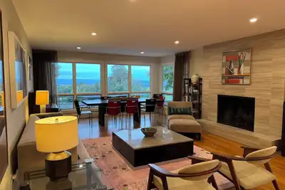 Image de Cheerful Home with Stunning Views and Indoor Fireplace