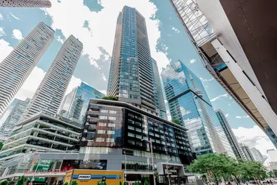 Image de Luxury Condo steps away from Cn Tower and Scotiabank Arena