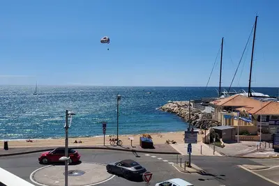 Image de Le Capitole, Vue mer, Studio cabine 27m2 les pieds dans l'eau, 2 adultes, 2 enfants, clim et garage