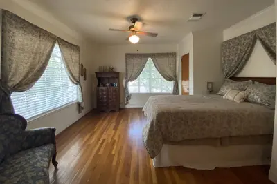 Image de Charming original 1940's home in the heart of downtown Brenham