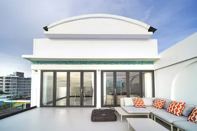 Image de 10 bedrooms beachfront luxury pool villa sea view rooftop