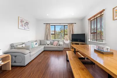 Beautiful lakeview & 6 bedrooms & 3 bathrooms & Renovated & Close to Rotorua Cbd