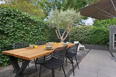 A fresh, stylish, and child-friendly bungalow l (non-smoking) is located within walking distance (1. 5 km) of the Ouddorp beach.
