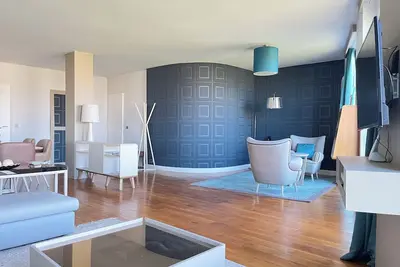 Image de Luxurious 2-Bedroom Apartment Views of the Seine & Notre Dame - Heart of Paris