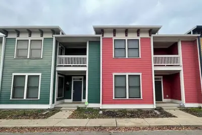 6br Downtown | Side-by-Side Townhomes | 2 Garages