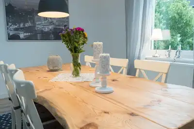 Image de Spacious 144sqm Historic Apt. Near Koblenz Central Station for Families & Groups