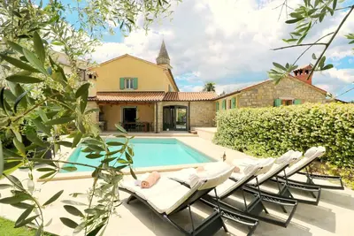 Image de Villa Benvenuti near Motovun for 8 people - pet friendly with salt - water pool
